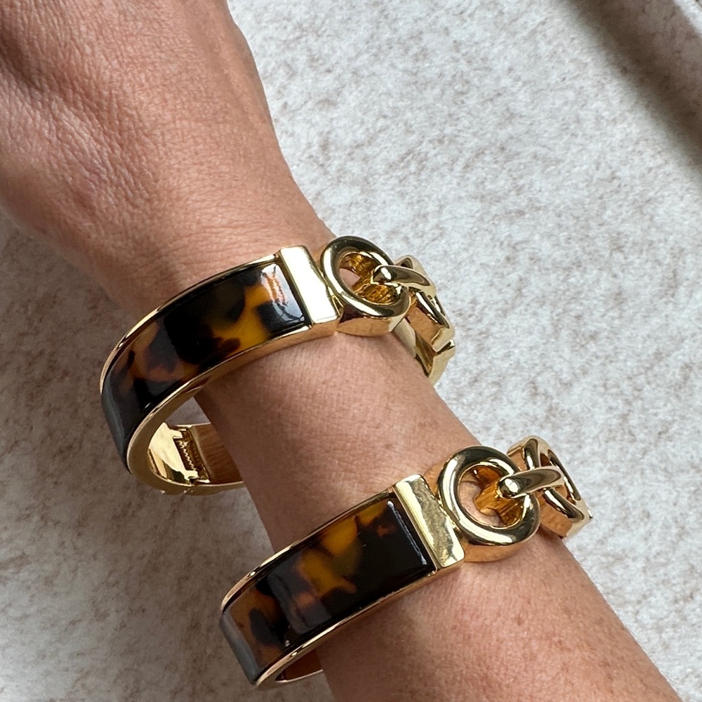 Elegant Gold and Tortoise Shell Women's Bracelet Set - Picture 6 of 6